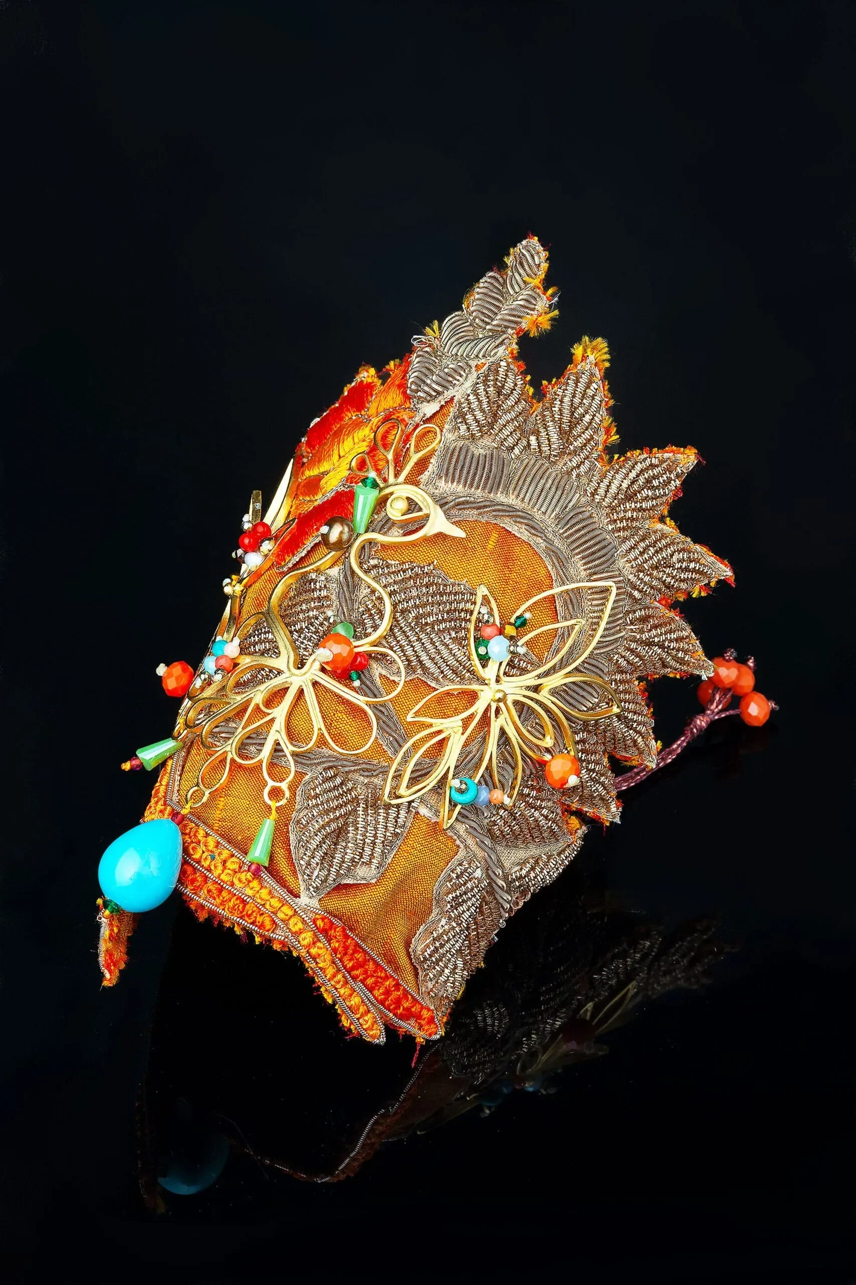 Χειροποίητα κοσμήματα | Βραχιόλι περικάρπιο από επιχρυσωμένο ορείχαλκο, συνδυασμένο με κεντημένο ύφασμα, τουρκουάζ και ημιπολύτιμα στοιχεία gallery 1