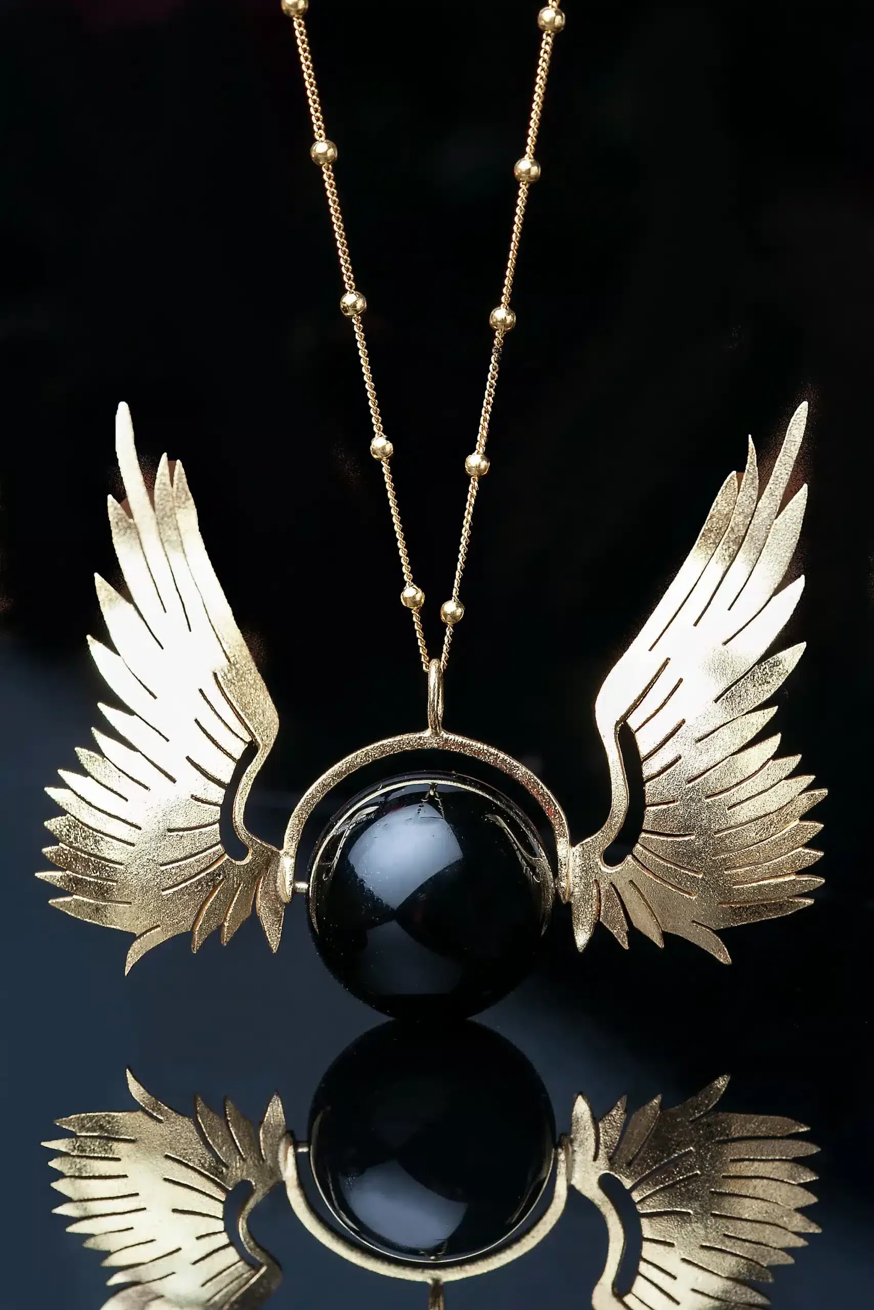 Χειροποίητα κοσμήματα | Ασημένιο κολιέ φτερά αγγέλου με επιχρύσωση και μαύρο όνυχα gallery 2