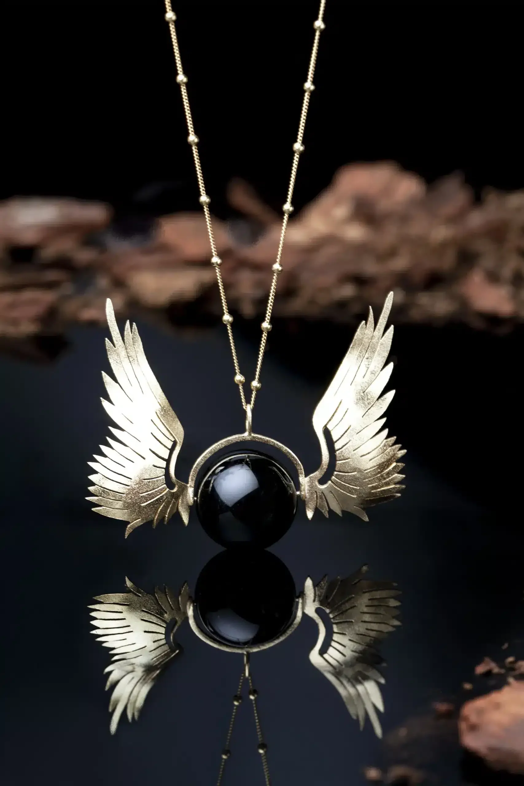 Χειροποίητα κοσμήματα | Ασημένιο κολιέ φτερά αγγέλου με επιχρύσωση και μαύρο όνυχα gallery 1