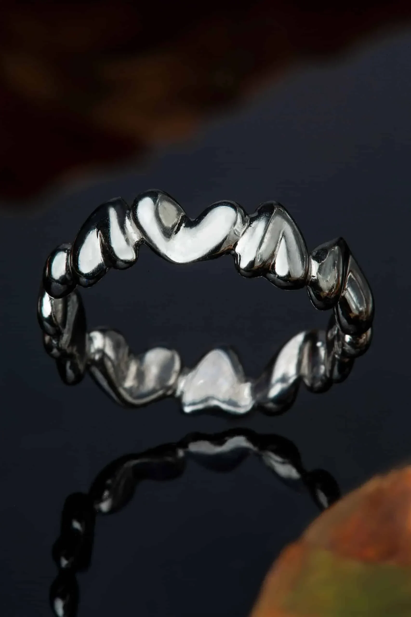 Χειροποίητα κοσμήματα | Ασημένιο δαχτυλίδι καρδιές με μαύρη επιπλατίνωση gallery 1