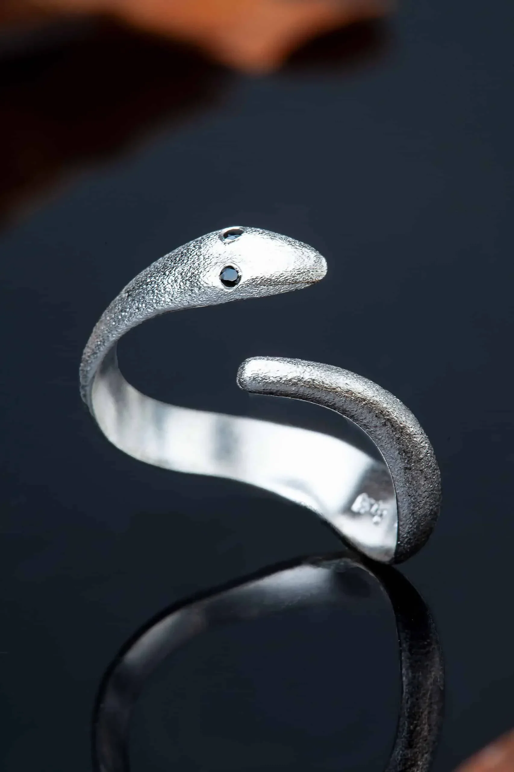 Χειροποίητα κοσμήματα | Ασημένιο δαχτυλίδι φίδι με ζιργκόν gallery 1