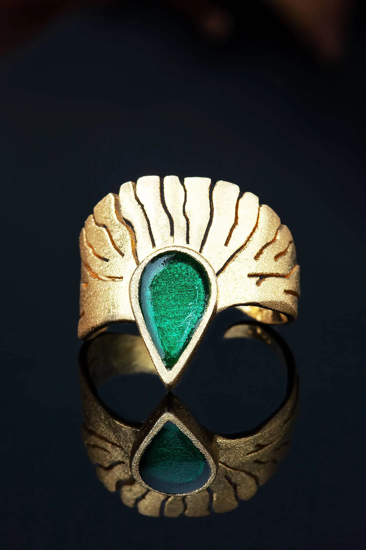 Χειροποίητα κοσμήματα | Φτερό ασημένιο επιχρυσωμένο δαχτυλίδι με πράσινο σμάλτο gallery 3